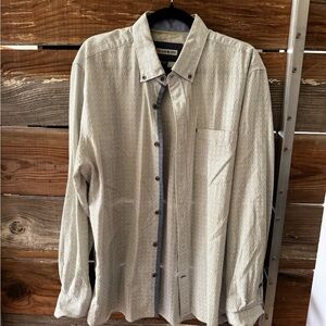 Men's Long-Sleeve Dress Shirt in Light Beige with Subtle Pattern